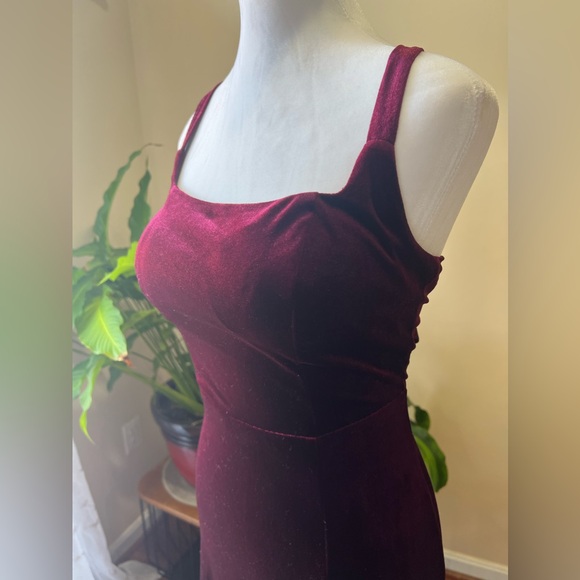Christina Lace-Up Back Velvet Dress (Burgundy) - Picture 7 of 15